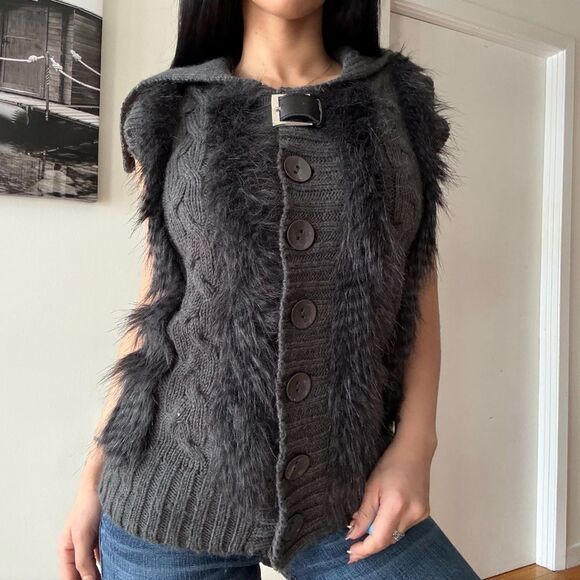 Vintage Jackets & Blazers - Y2K Grey Knit faux fur trim sleeveless cadigan vest